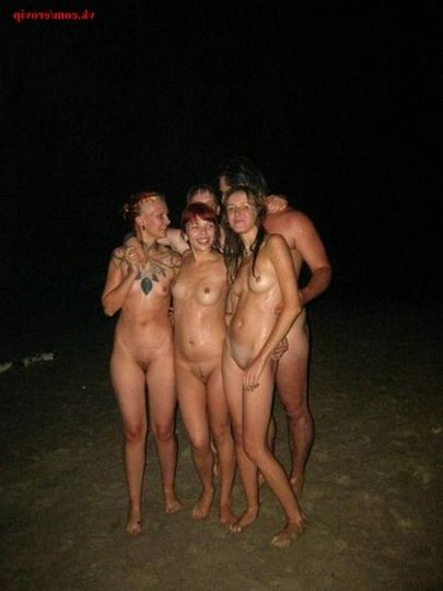 Ночью около водоема все сняли одежду фото порно